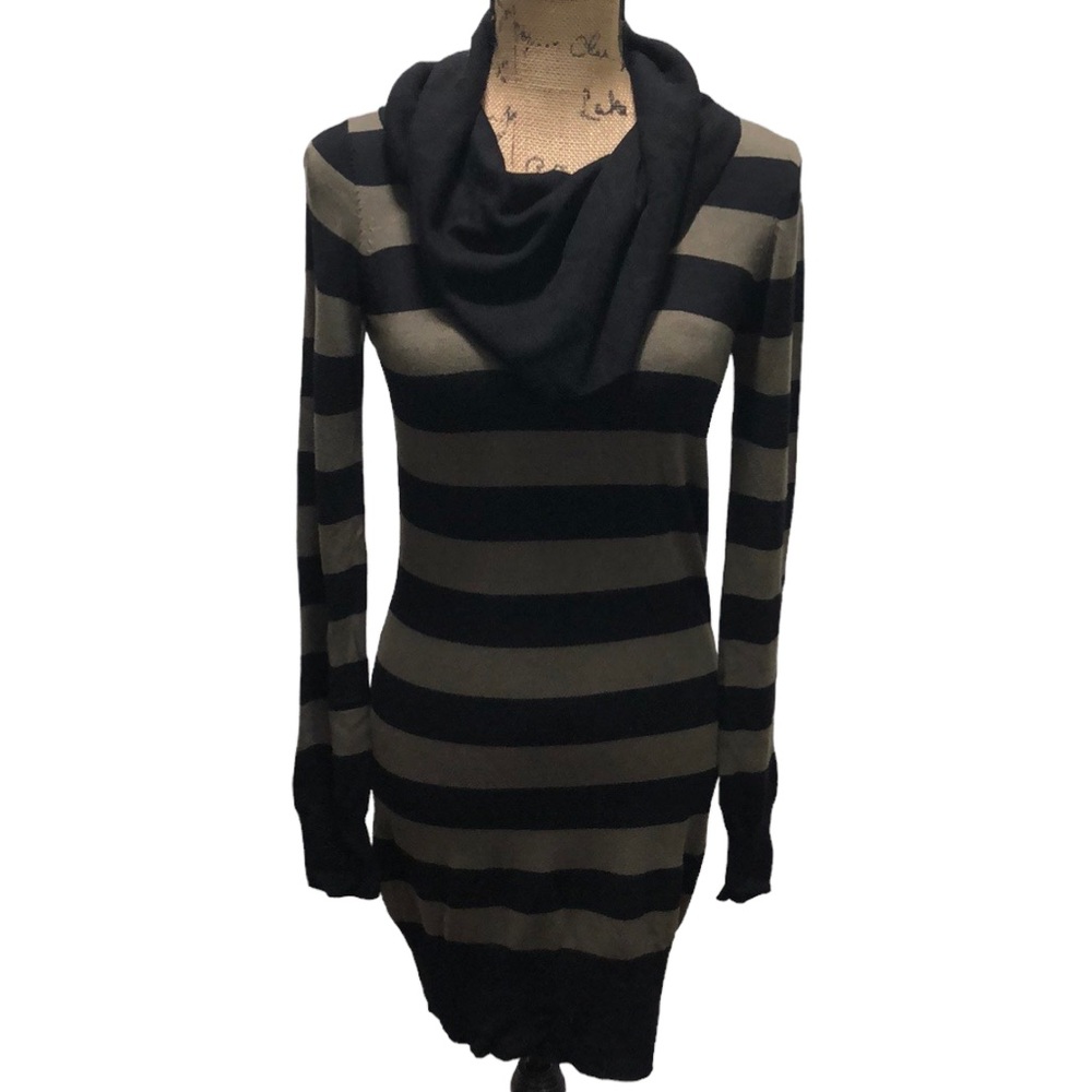 {French Connection} Green and Black Long Sleeve Lightweight Sweater Dress
